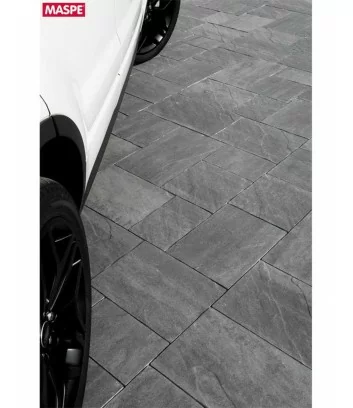 Particolare parcheggio con pavimentazione skema sandstone grigio titanio Maspe