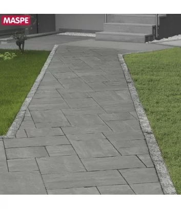 Dettaglio vialetto d'ingresso con massello autobloccante skema sandstone grigio titanio Maspe