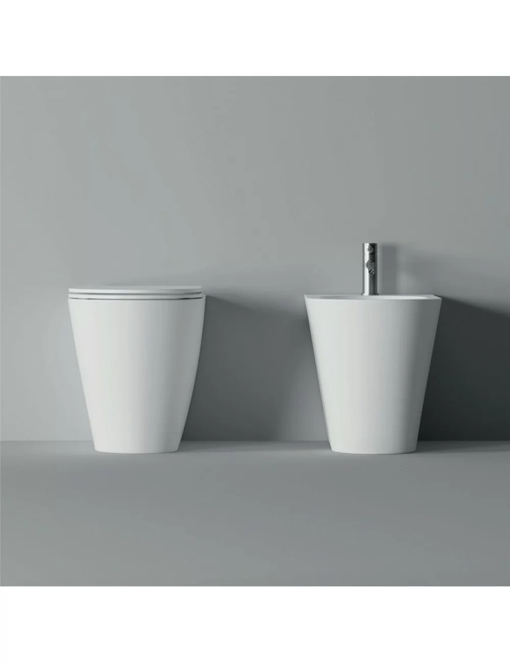 white squared floor-standing bathroom fittings Hide by Alice ceramica