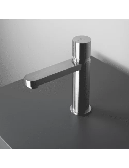 miscelatore Axis per lavabo in acciaio inox moderno ed elegante