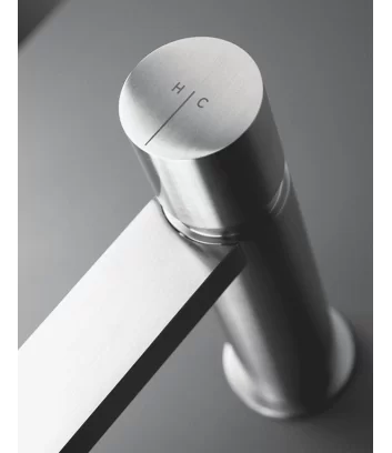 High washbasin mixer in stainless steel Axis detail