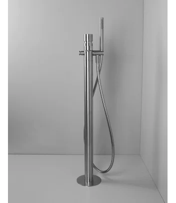 vue de derrière de mitigeur de baignoire freestanding en acier inox serie Axis