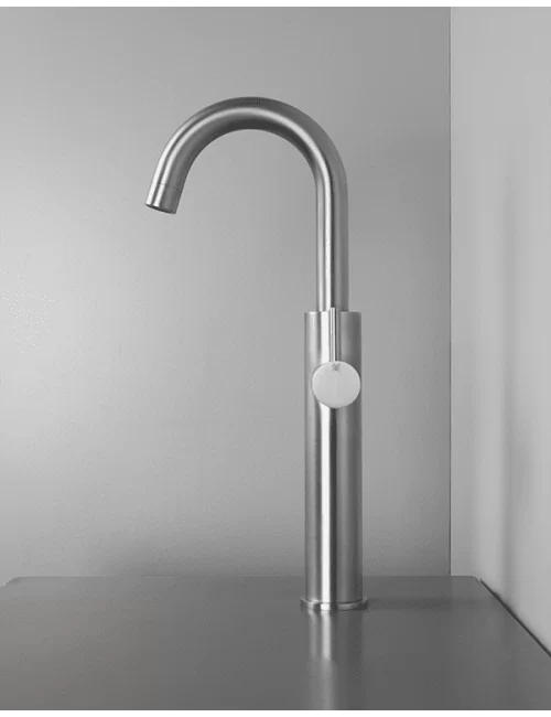 miscelatore lavabo alto serie Dylan in acciaio inox di Super Inox vista di profilo