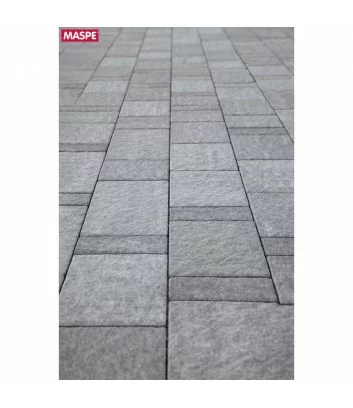 Dettaglio pavimento da esterno autobloccanti filtranti Maspe texxa rock grigio argento