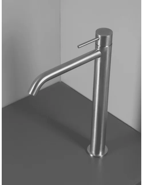 image frontal de mitigeur de lavabo Marley haut avec hauteur du corp 24 cm en acier inox 316L