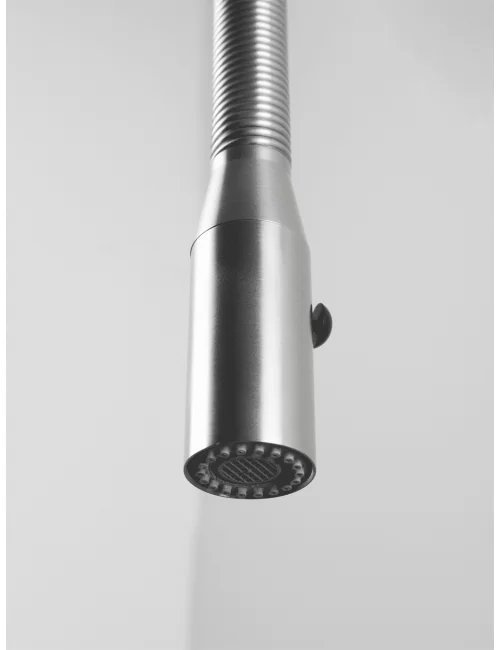 dettaglio bocca miscelatore cucina Papillon con doccetta e canna con molla