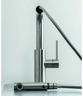 detail douchette extraite mélangeur de cuisine en acier inox 316L serie Dylan cod. 0010028x