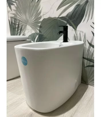 dettaglio bidet bianco opaco serie Plural di Vitra visto di profilo