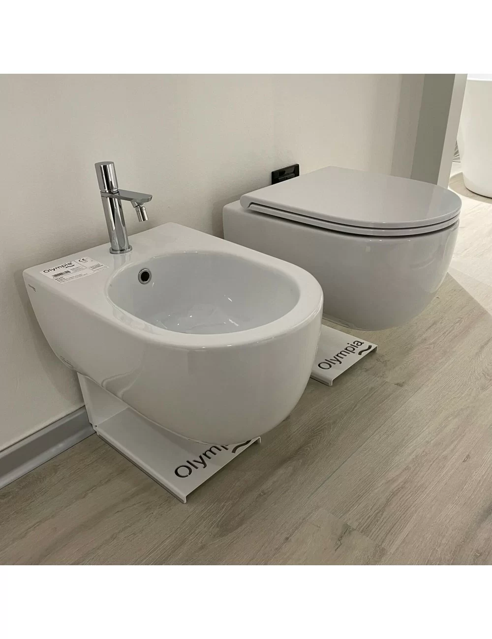 sanitaires sospendus serie Milady de Olympia ceramica