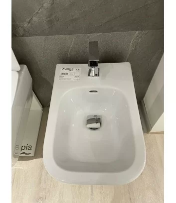 vue d'en haut de bidet sospendu blanc brillant serie Synthesis de Olympia ceramica