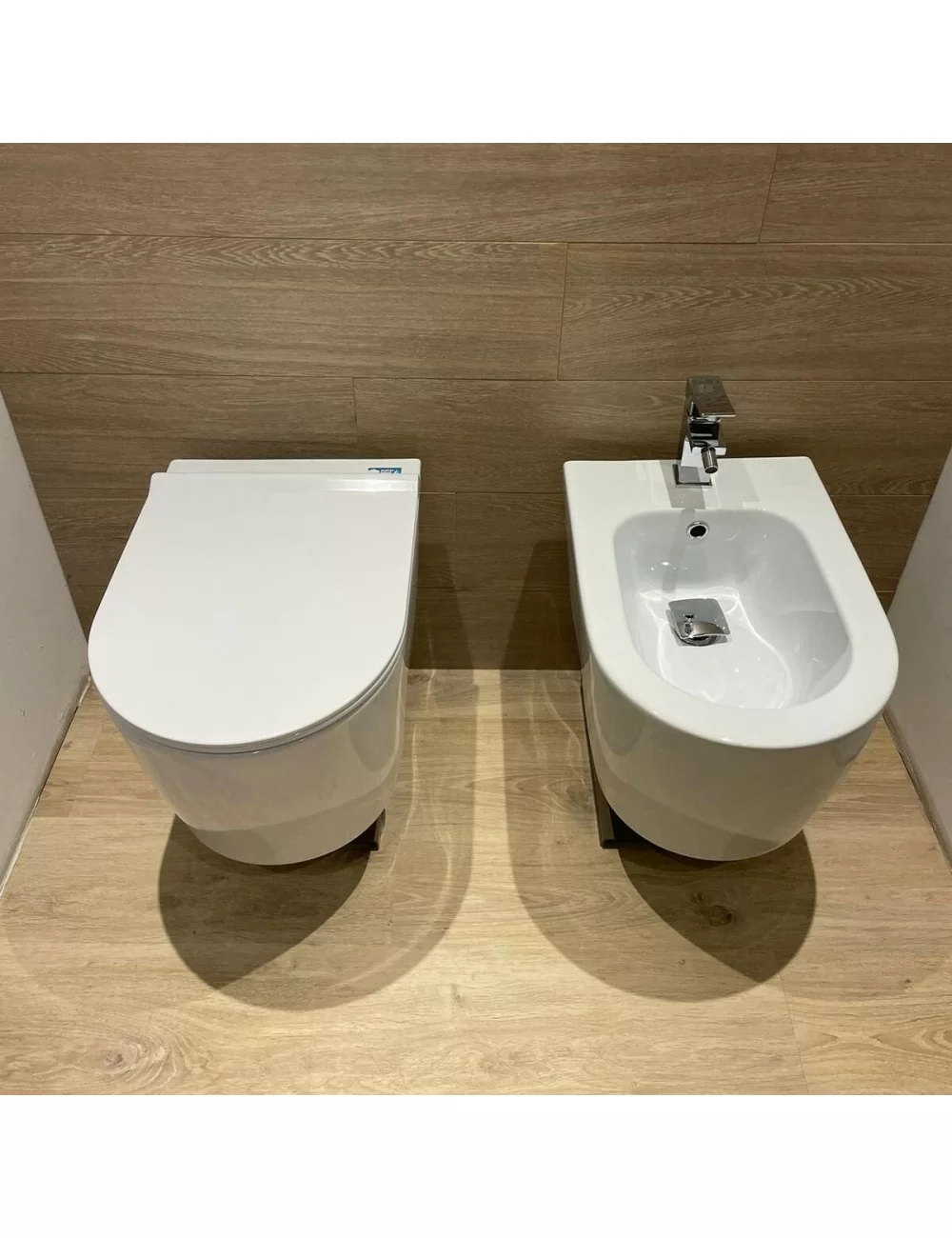 couple of wall-hung sanitary ware form series by Alice ceramica