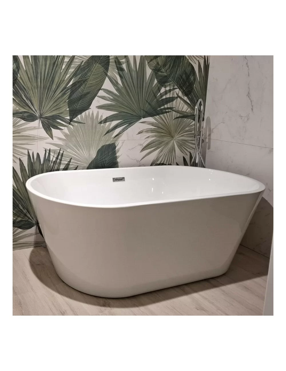 glossy white acrylic freestanding bathtub on offer