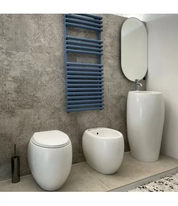 wc, bidet e lavabo freestanding bianco opaco serie cloud di Rak ceramics