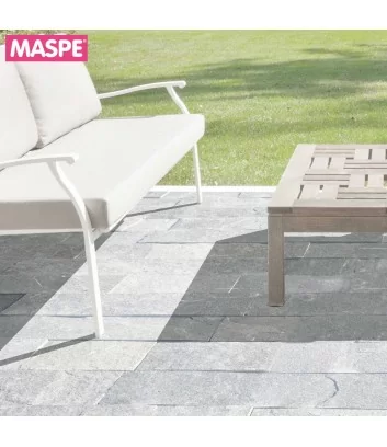 détail de la terrasse extérieure avec des pierres naturelles - Maspe