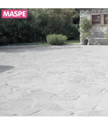 External courtyard with Caravaggio natural stone pavement - Maspe