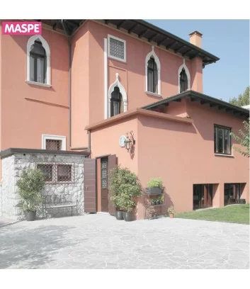 Panoramic view of the courtyard with Caravaggio natural stone pavement - Maspe