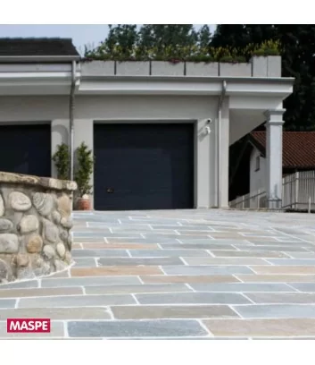 entrée du garage avec pierre naturelle Goya - Maspe