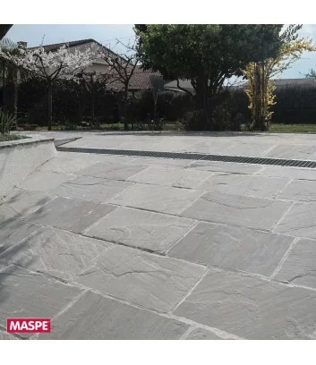 entrée du garage avec pierre naturelle Monet - Maspe