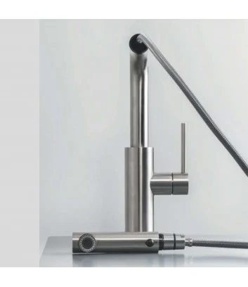 dettaglio doccetta estratta miscelatore per cucina in acciaio inox 316L serie Dylan cod. 0010028x