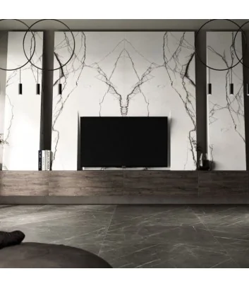 marble breach A large marble-effect stoneware slabs laid as wall tiles in a living room