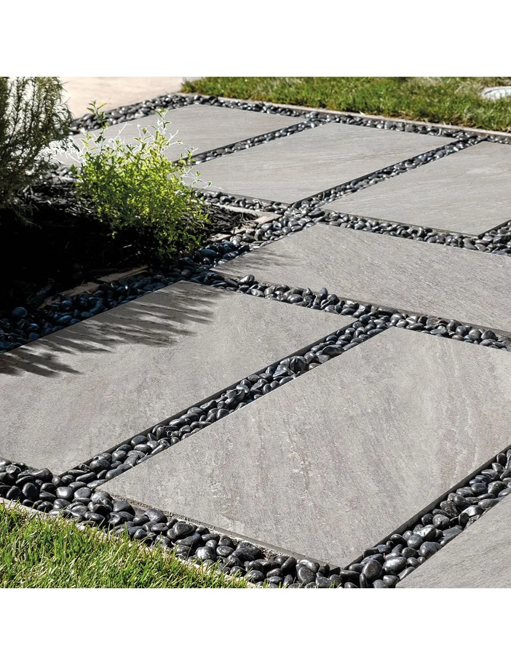 pavimentazione esterna con piastrella effetto pietra linea Nativa color grigio