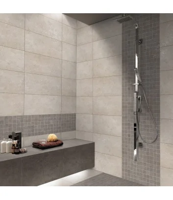 piastrella in gres color grigio scuro posata come decoro per rivestimento bagno