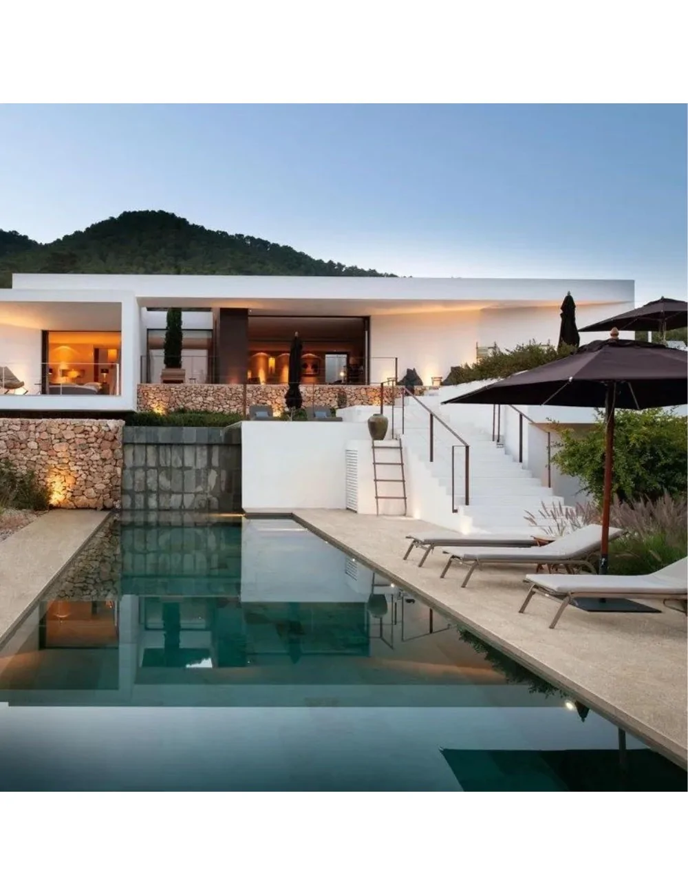 Outdoor paving with 2 cm gold-coloured stone-effect tiles from the Norde range Outdoor paving with 2 cm gold-coloured stone-effect tiles from the Norde range