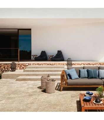 outdoor terrace with 2 cm gold-coloured stone-effect tiles from the Norde range