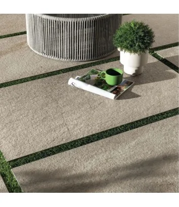 Détail du carrelage d'extérieur effet pierre couleur platine Norde