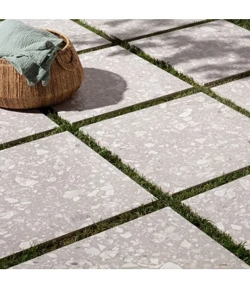 camminamento esterno con piastrella 2 cm silver grèstone