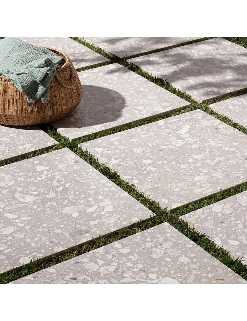 camminamento esterno con piastrella 2 cm silver grèstone