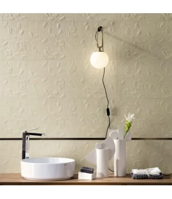 lumina stone flower beige posata in rivestimento bagno