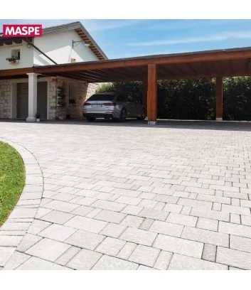 Ingresso parcheggio con pavimento esterno autobloccanti filtranti Maspe texxa rock grigio argento Ingresso parcheggio con pavimento esterno autobloccanti filtranti Maspe texxa rock grigio argento